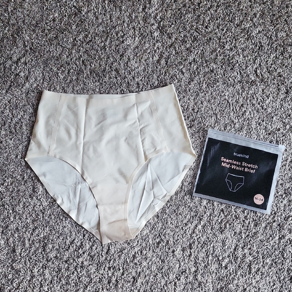 Treaking Seamless Stretch Mid-Waist Brief - Cream
